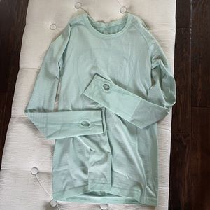 Lululemon swiftly tech long sleeve. See photos for minor snags/stain at hem.